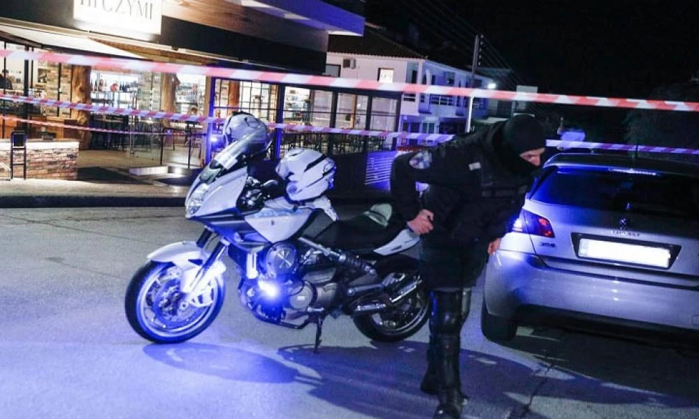 Βούλα: Βίντεο από τη στιγμή του "ξεκαθαρίσματος" με τα όπλα - Κινδύνευσαν παιδιά